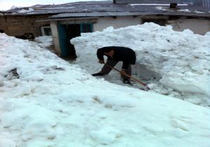 Evden eve tünelle ulaşıyorlar